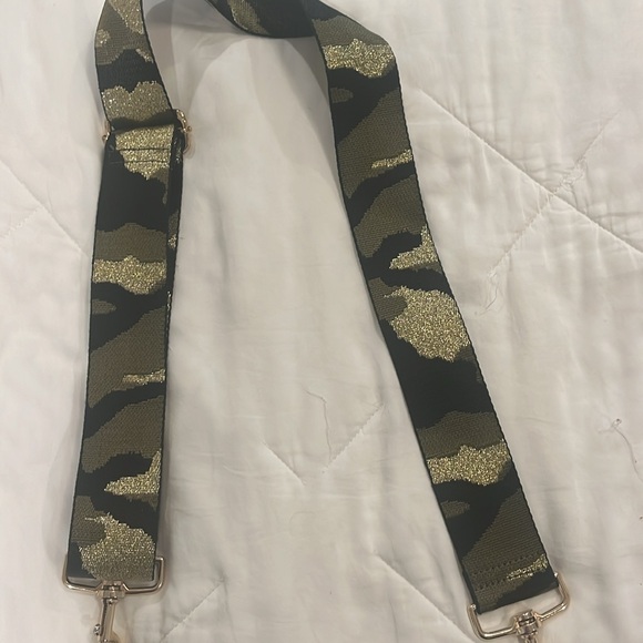 Adorned bag crossbody with army strap golf clasp button snap - Picture 2 of 3